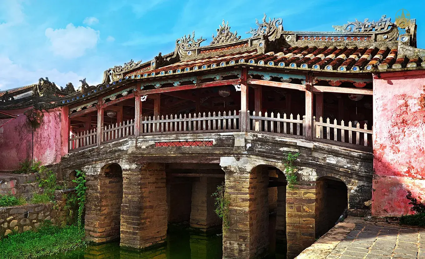Unveiled Vietnam Cultural Odyssey 11 Days : Saigon, Hue Royal Grandeur, & Bai Tu Long Bay Majesty